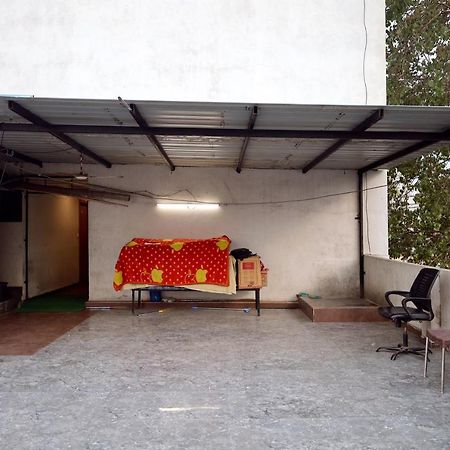 Hotel Madhav Villa Αχμπανταμπάντ Εξωτερικό φωτογραφία