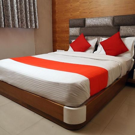 Hotel Madhav Villa Αχμπανταμπάντ Εξωτερικό φωτογραφία