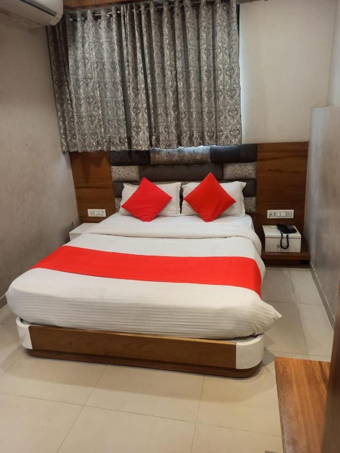 Hotel Madhav Villa Αχμπανταμπάντ Εξωτερικό φωτογραφία