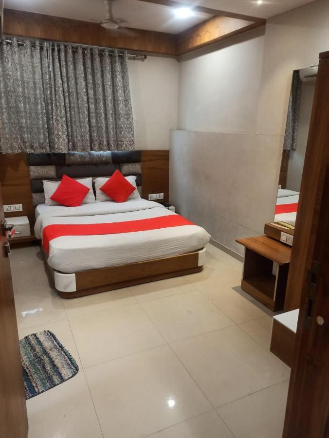Hotel Madhav Villa Αχμπανταμπάντ Εξωτερικό φωτογραφία