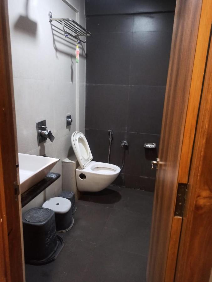 Hotel Madhav Villa Αχμπανταμπάντ Εξωτερικό φωτογραφία