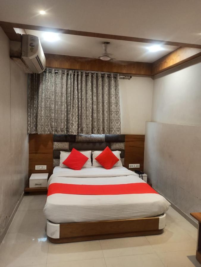 Hotel Madhav Villa Αχμπανταμπάντ Εξωτερικό φωτογραφία