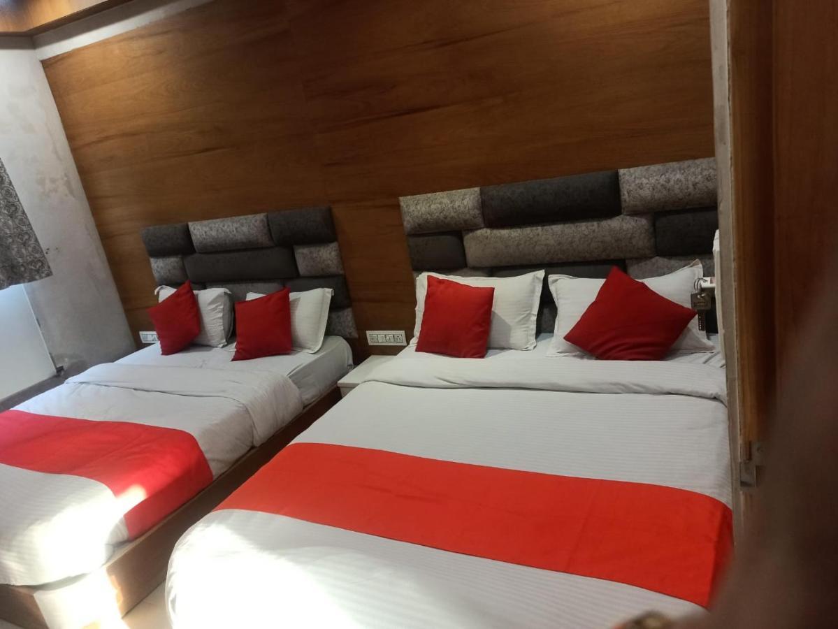 Hotel Madhav Villa Αχμπανταμπάντ Εξωτερικό φωτογραφία