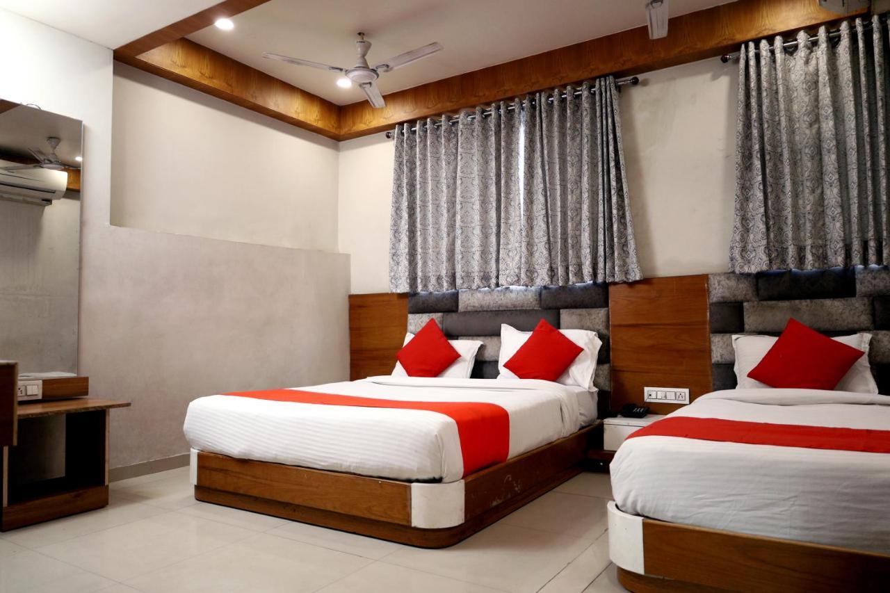 Hotel Madhav Villa Αχμπανταμπάντ Εξωτερικό φωτογραφία