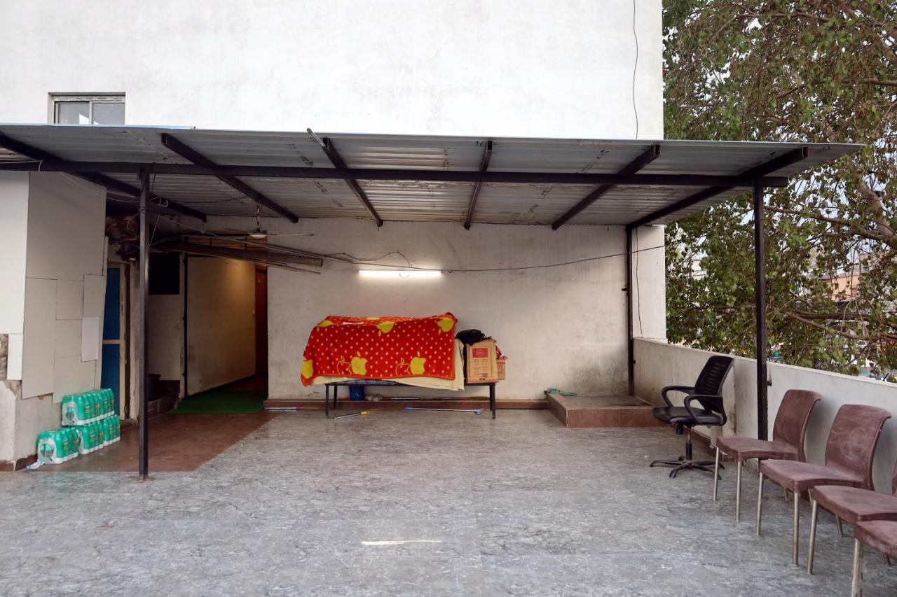 Hotel Madhav Villa Αχμπανταμπάντ Εξωτερικό φωτογραφία