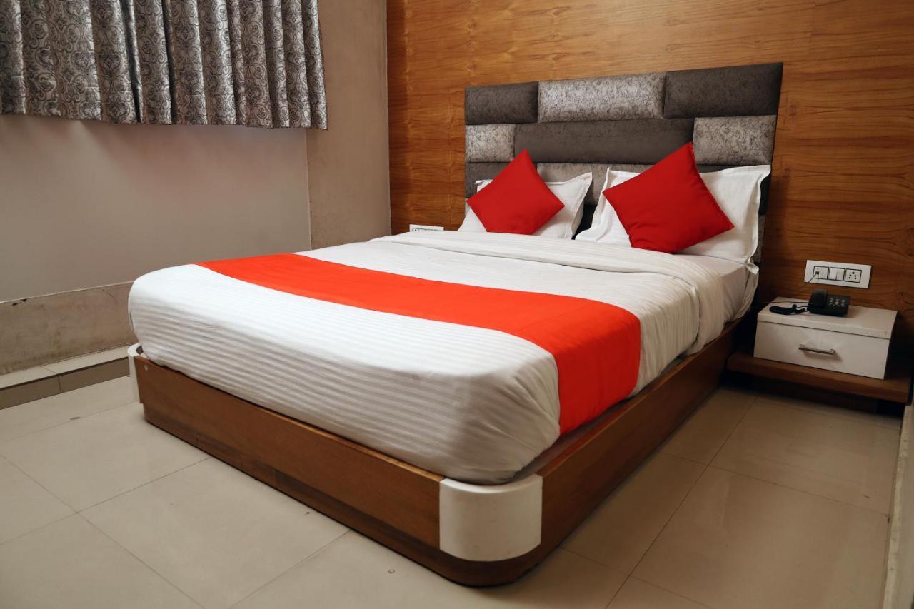 Hotel Madhav Villa Αχμπανταμπάντ Εξωτερικό φωτογραφία