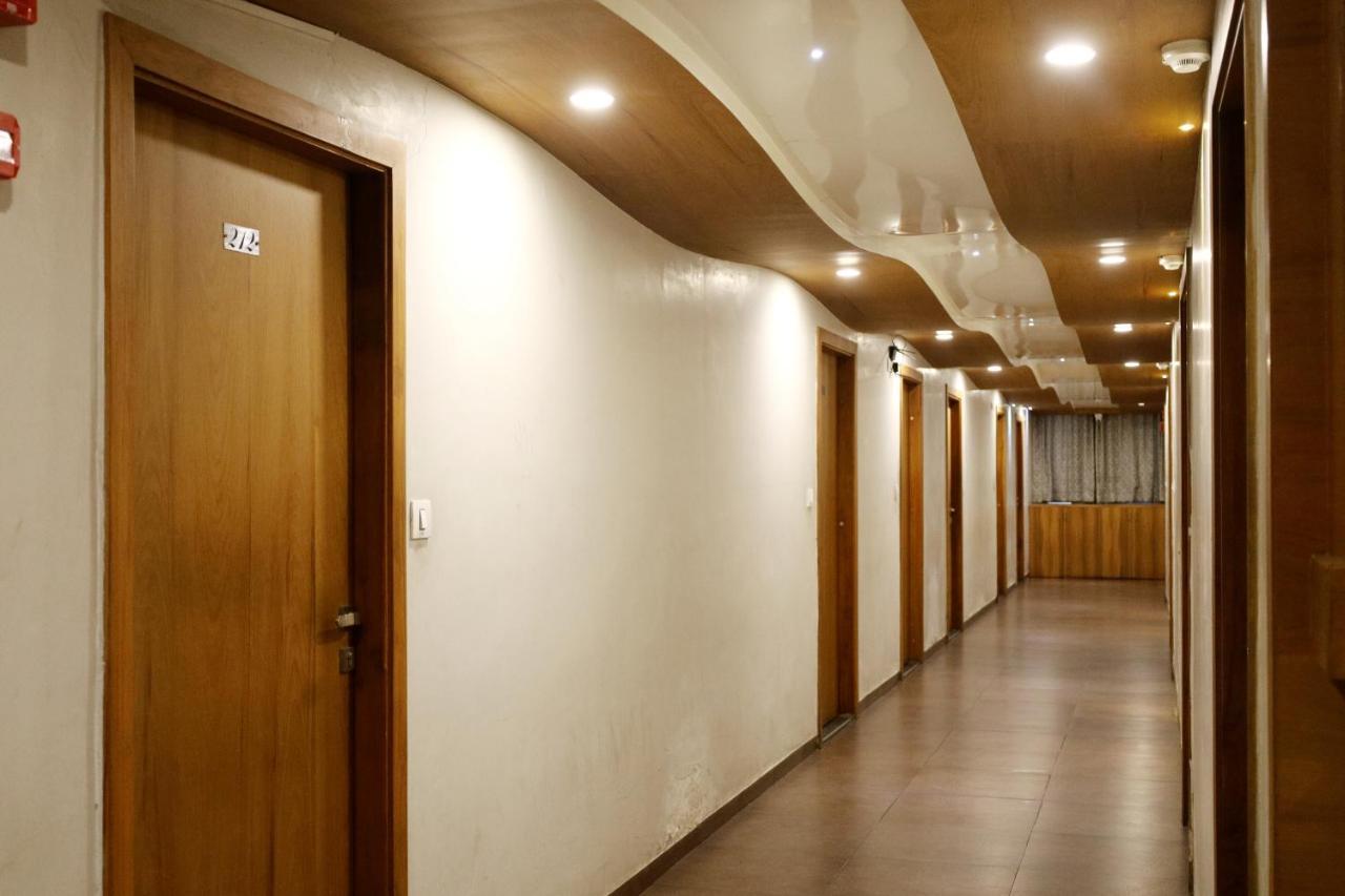 Hotel Madhav Villa Αχμπανταμπάντ Εξωτερικό φωτογραφία